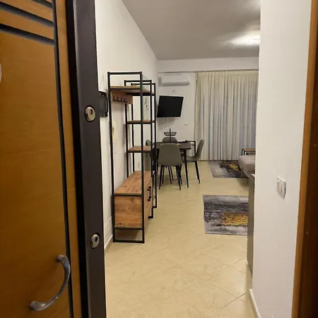 Mountain & View, Large Balcony Flat In Appartamento Vlorë