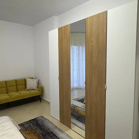 Mountain & View, Large Balcony Flat In Appartamento Vlorë