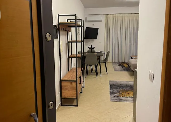 Mountain & View, Large Balcony Flat In Apartment Vlore